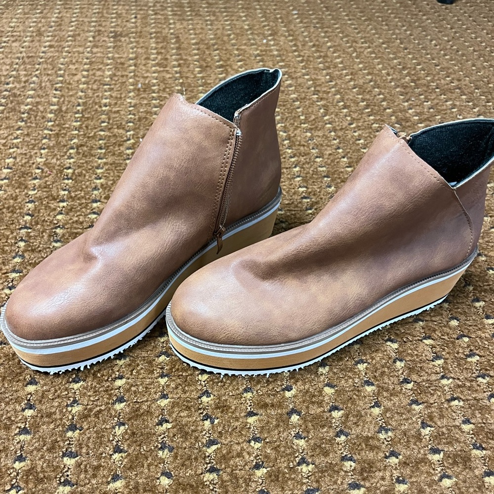 Platform faux leather shoes size 9